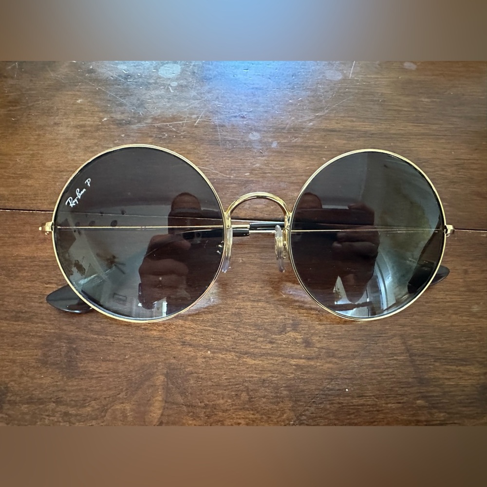 Ray-Ban Round Gold Sunglasses, polarized, original, no scratches and never worn